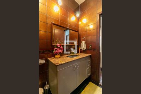 Casa à venda com 240m², 4 quartos e 4 vagasBanheiro Social