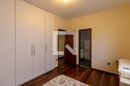 Casa à venda com 240m², 4 quartos e 4 vagasQuarto Suíte