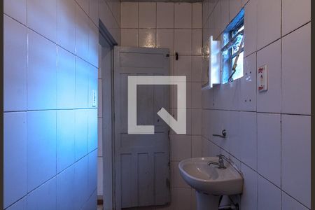 banheiro social_3 de casa para alugar com 2 quartos, 30m² em Vila Moraes, São Paulo