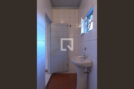 banheiro social_4 de casa para alugar com 2 quartos, 30m² em Vila Moraes, São Paulo