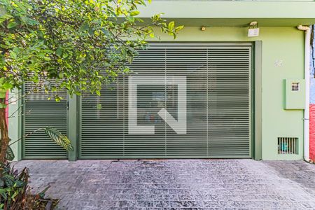 Casa à venda com 300m², 3 quartos e 2 vagas Casa à venda com 300m², 3 quartos e 2 vagasFachada