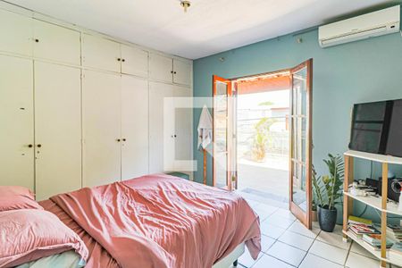 Casa à venda com 300m², 3 quartos e 2 vagas Casa à venda com 300m², 3 quartos e 2 vagasQuarto 1