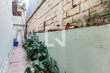 Casa à venda com 300m², 3 quartos e 2 vagas Casa à venda com 300m², 3 quartos e 2 vagasCorredor lateral