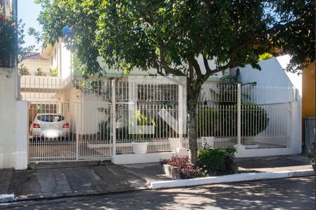 Casa para alugar com 197m², 3 quartos e 4 vagas Casa para alugar com 197m², 3 quartos e 4 vagasFrente (Externa)