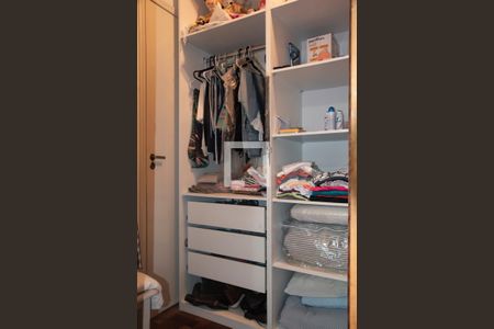 Casa para alugar com 197m², 3 quartos e 4 vagas Casa para alugar com 197m², 3 quartos e 4 vagasCloset do Quarto 1