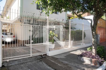 Casa para alugar com 197m², 3 quartos e 4 vagas Casa para alugar com 197m², 3 quartos e 4 vagasFrente (Externa)
