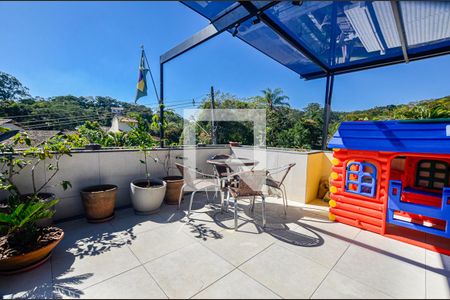 Casa à venda com 247m², 3 quartos e 1 vaga Casa à venda com 247m², 3 quartos e 1 vagaÁrea de lazer