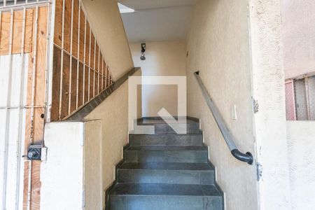 Apartamento à venda com 56m², 2 quartos e sem vaga Apartamento à venda com 56m², 2 quartos e sem vagaEscada do prédio