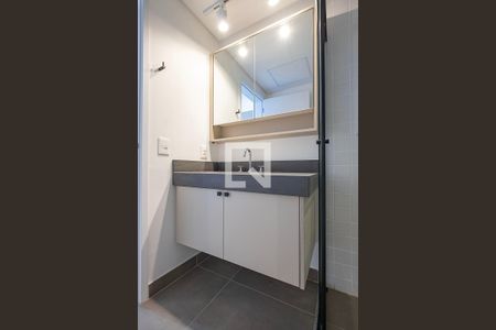 Banheiro de apartamento para alugar com 1 quarto, 28m² em Jardim das Bandeiras, São Paulo