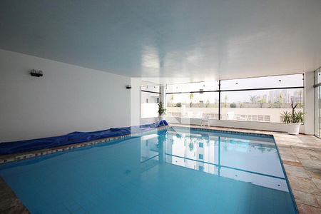 Apartamento à venda com 238m², 4 quartos e 4 vagasÁrea comum - Piscina