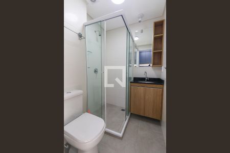 Banheiro Social de kitnet/studio para alugar com 1 quarto, 19m² em Rebouças, Curitiba