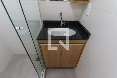 Banheiro Social de kitnet/studio para alugar com 1 quarto, 19m² em Rebouças, Curitiba