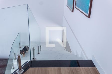 Casa para alugar com 250m², 3 quartos e 6 vagasEscada