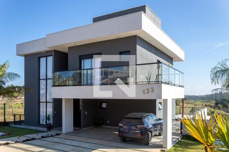 Casa para alugar com 250m², 3 quartos e 6 vagasFachada