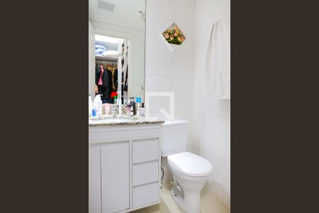 Apartamento à venda com 79m², 2 quartos e 2 vagasBanheiro da Suite