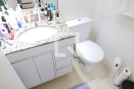 Apartamento à venda com 79m², 2 quartos e 2 vagasBanheiro da Suíte