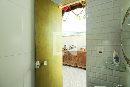 Casa de condomínio à venda com 190m², 3 quartos e 2 vagasBanheiro da área gourmet