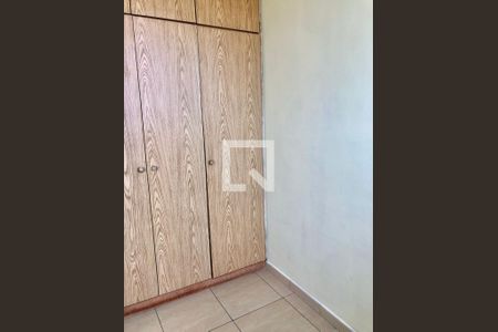 Apartamento à venda com 80m², 3 quartos e 2 vagas Apartamento à venda com 80m², 3 quartos e 2 vagasQuarto de Serviço