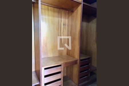 Apartamento à venda com 80m², 3 quartos e 2 vagas Apartamento à venda com 80m², 3 quartos e 2 vagasCloset