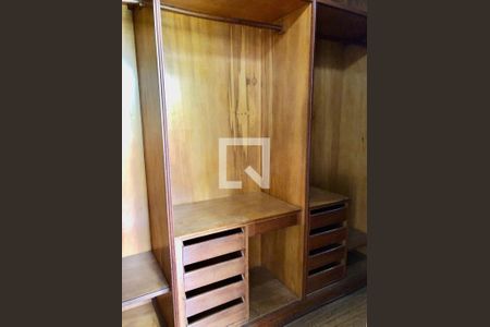 Apartamento à venda com 80m², 3 quartos e 2 vagas Apartamento à venda com 80m², 3 quartos e 2 vagasCloset