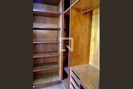 Apartamento à venda com 80m², 3 quartos e 2 vagas Apartamento à venda com 80m², 3 quartos e 2 vagasCloset