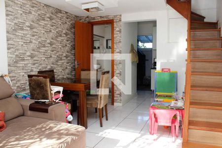 Sala de casa de condomínio à venda com 3 quartos, 90m² em Hípica, Porto Alegre