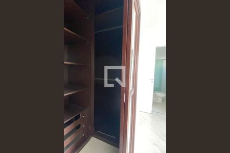 Casa de condomínio à venda com 164m², 3 quartos e 2 vagasCloset da suíte 1