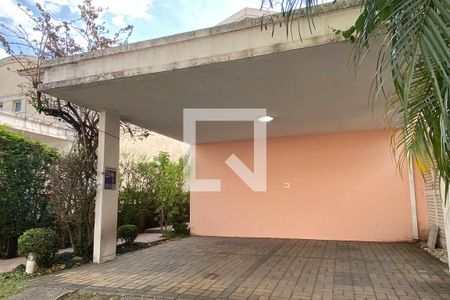 Casa de condomínio à venda com 164m², 3 quartos e 2 vagasFachada