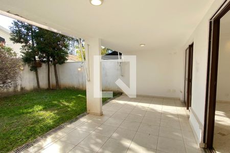 Casa de condomínio à venda com 164m², 3 quartos e 2 vagasQuintal