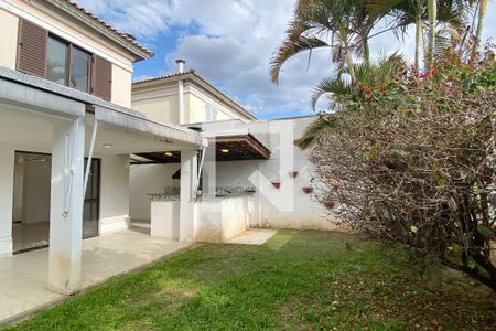 Casa de condomínio à venda com 164m², 3 quartos e 2 vagasQuintal