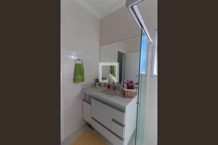 Casa de condomínio à venda com 220m², 3 quartos e 6 vagasSuíte