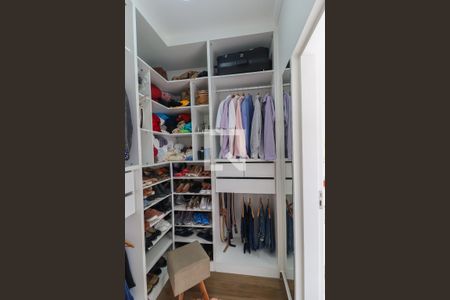 Casa de condomínio à venda com 220m², 3 quartos e 6 vagasSuíte