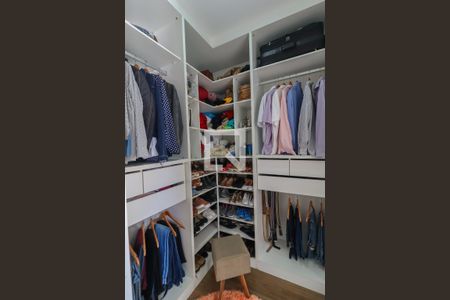 Casa de condomínio à venda com 220m², 3 quartos e 6 vagasSuíte