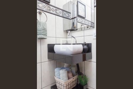 Casa à venda com 135m², 3 quartos e 2 vagas Casa à venda com 135m², 3 quartos e 2 vagasBanheiro