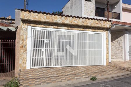 Casa à venda com 135m², 3 quartos e 2 vagas Casa à venda com 135m², 3 quartos e 2 vagasFachada