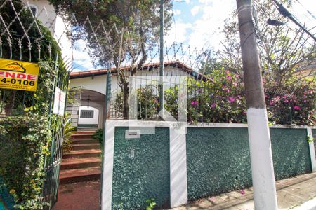 Casa para alugar com 150m², 2 quartos e 3 vagas Casa para alugar com 150m², 2 quartos e 3 vagasFachada