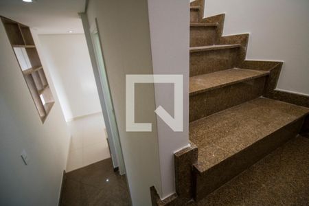 Apartamento à venda com 110m², 2 quartos e 2 vagasEscada