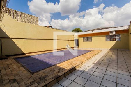 Casa à venda com 300m², 3 quartos e 3 vagas Casa à venda com 300m², 3 quartos e 3 vagasPiscina