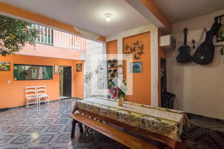 Casa à venda com 150m², 2 quartos e 2 vagas Casa à venda com 150m², 2 quartos e 2 vagasQuintal com Churrasqueira