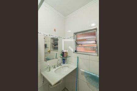 Casa à venda com 150m², 2 quartos e 2 vagas Casa à venda com 150m², 2 quartos e 2 vagasBanheiro de Serviço