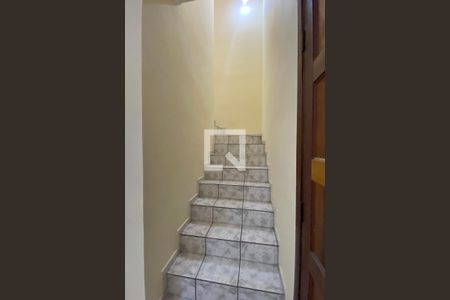 Escada de casa para alugar com 3 quartos, 110m² em Vila Engenho Novo, Barueri