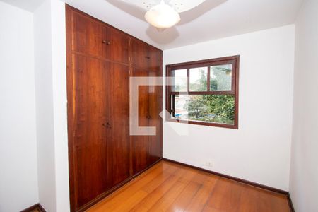 Casa à venda com 261m², 4 quartos e 4 vagasQuarto 2