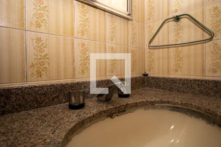 Casa à venda com 261m², 4 quartos e 4 vagasBanheiro 2