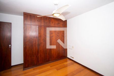 Casa à venda com 261m², 4 quartos e 4 vagasQuarto Suíte