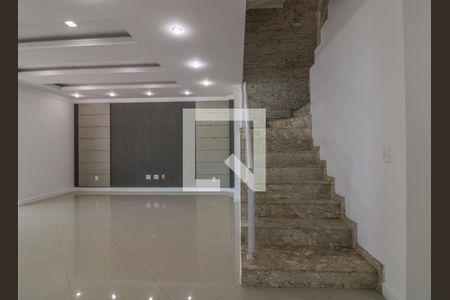 Sala de casa de condomínio para alugar com 4 quartos, 300m² em Recreio dos Bandeirantes, Rio de Janeiro