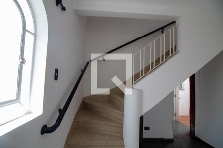 Escada de casa para alugar com 3 quartos, 120m² em Jardim Petropolis, São Paulo