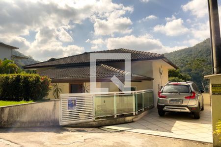 Casa de condomínio à venda com 280m², 4 quartos e 2 vagasFachada