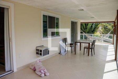 Casa de condomínio à venda com 280m², 4 quartos e 2 vagasVaranda