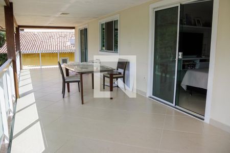 Casa de condomínio à venda com 280m², 4 quartos e 2 vagasVaranda
