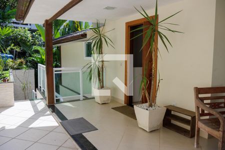 Casa de condomínio à venda com 280m², 4 quartos e 2 vagasÁrea externa